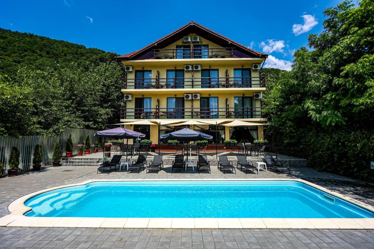Casa Celestin Ieşelniţa Exterior foto
