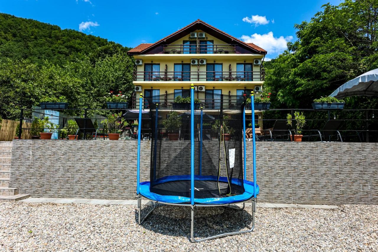 Casa Celestin Ieşelniţa Exterior foto